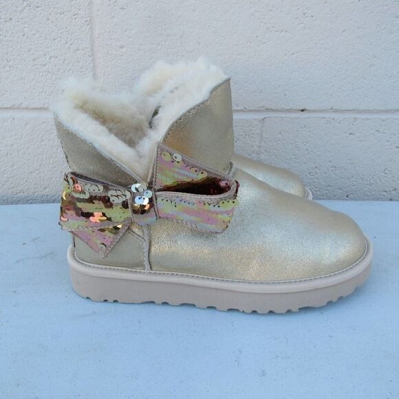 UGG WOMEN'S MINI SEQUIN BOW BOOTS IN GOLD SZ 6 - Picture 2 of 8